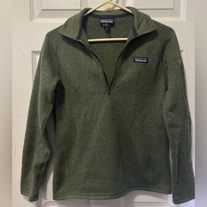 Patagonia size Small green pullover